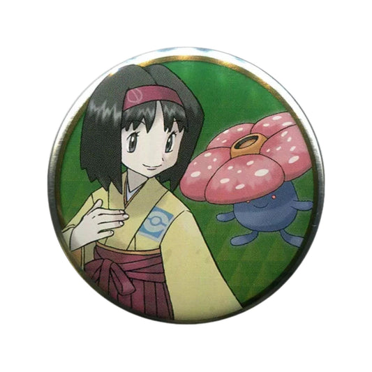 Pokémon Trainer Erika with Vileplume – Official Pokémon Center Can Badge – 5.5 cm (2.2 in)
