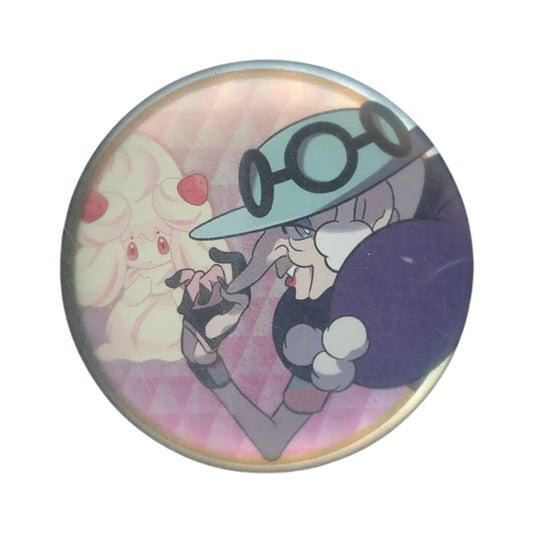 Pokémon Trainer Opal with Alcremie – Official Pokémon Center Can Badge – 5.5 cm (2.2 in)